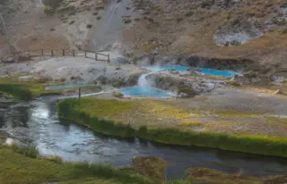 Entspanne in einer natürlichen heissen Quelle