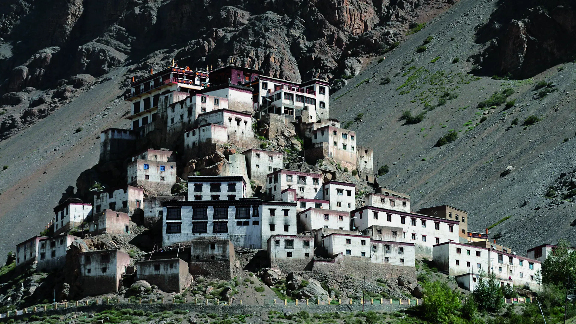 Das imposante Kloster Kee besuchen