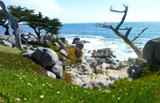 Erlebe Perfektion auf einer grandiosen Küstenstrecke