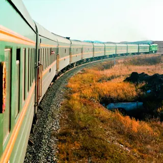 Asien Zugreisen – zwischen Luxus und Grossraumabteil