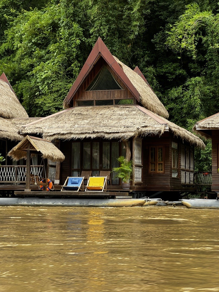 Hintok – Jungle Rafts – The FloatHouse