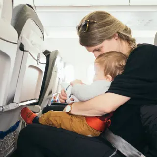 Fliegen mit Baby: Tipps vom Experten