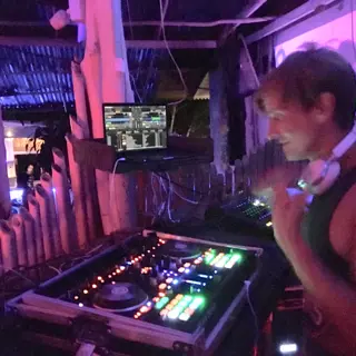 David Mojza – Als DJ in die Welt